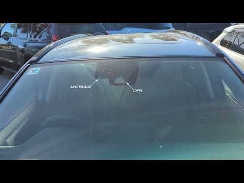 561014A912 TOYOTA RAV4 WINDSCREEN WITH RAIN SENSOR WITH CAMERA BRACKET JAPAN VERSION