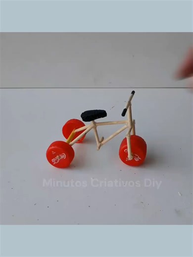 Mini Triciclo: Reciclagem Criativa com Tampinhas