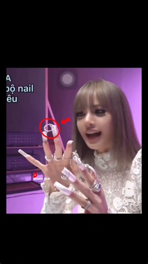 Lisa and Jennie's manicures are elaborately decorated but also very charming ✨✨ #blackpink