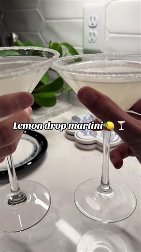 1.5 oz each of: lemon juice, Cointreau, and simple syrup 4 oz vodka Makes 2! Not all lemon drop martinis are made the same and we were on the mission to find the best recipe. First one hit it out of the park. #cocktail #lemondrop #recipe #diy #martini