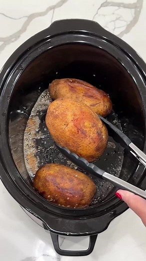 Easy Slow Cooker Baked Potatoes Recipe