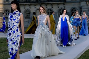 La sfilata Valentino Haute Couture Autunno Inverno 2023 2024