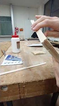 Spalt im Holz verschließen, Holzspachtelmasse selber machen und anwenden