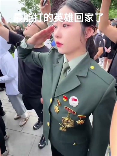 去时少年身，归来英雄魂。70多年前，他们写下“待我回家”毅然出征；70多年后，祖国以最高礼遇，接他们回家。今天，第十三批12位在韩志愿军烈士遗骸，踏上归国之路。