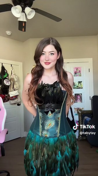 My fav yet: Peacock 🦚 #peacock #halloweencostume #grwm #costume #halloween