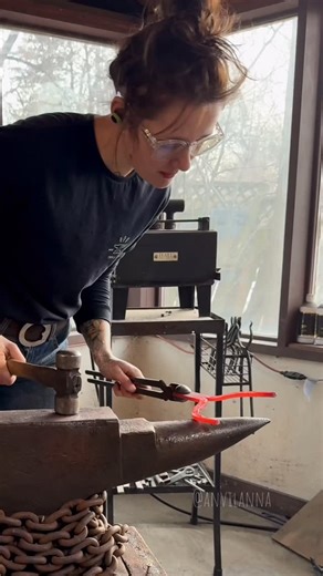 Anna on Instagram: "I made some wrist rockets as gifts for Christmas! Such a fun little project to mix things up. I hope everyone had an amazing Christmas 🤶❤️ #blacksmith#forge#satisfying#handmade#gifts"