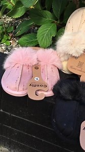 Hej Se lige denne video med de fedeste sutsko ❤️❤️ Du kan bestille dem her 👇👇👇👇👇👇👇👇 https://simplefashion.dk/collections/sutsko/products/kopi-af-super-flotte-sutsko-fra-simplefashion-1 Eller skriv farve og str under opslaget og jeg vender tilbage God aften Claus | Frk chili’s salgsside