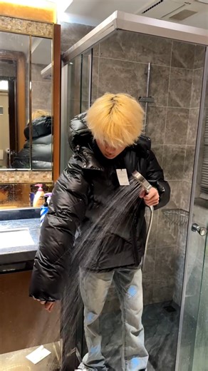 😱 Color Changing Magic Jacket in Water! 🧥✨