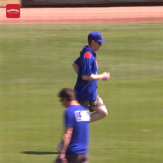 Pete Crow-Armstrong is doing on-field drills with a compression sleeve on his right leg ahead of tonight’s game. | Marquee Sports Network