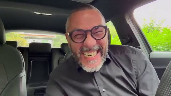 Wenn seine Diagonale den Bildschirm kompletten sprengt | Witz vom Olli - 115/25