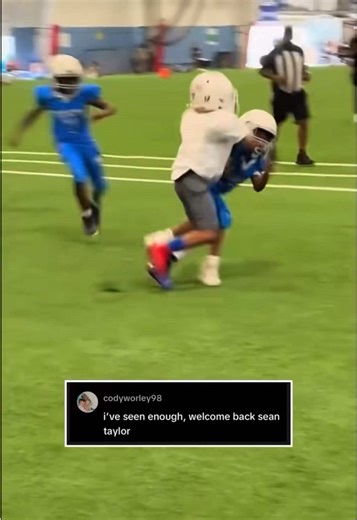 Little bro has built-in attributes 🥶😤 ( via malachichardon ) #fyp #football #footballtiktok #tackle #popwarnerfootball