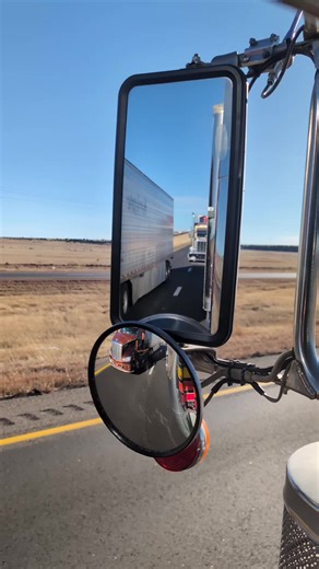 #hurricaneexpress #convoy #peterbilt #18wheeler #keepontruckin