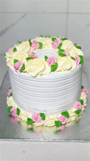 Simple Birthday Cake Decoration | Easy Cream Cake Design #Shorts #cakedecorating