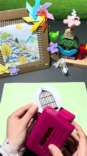 “Why Does the Bird Appear in the Cage? 🐦🌀 | Persistence of Vision Experiment”