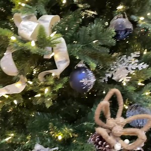 Learn from our design professionals how to add dimension to your tree by building clusters! Watch below. 👇 | Treetime Christmas Creations