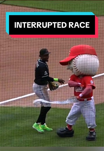 Geraldo Perdomo wanted in on the Reds’ fun 🤣 #mlb #baseball #dbacks #reds #funny