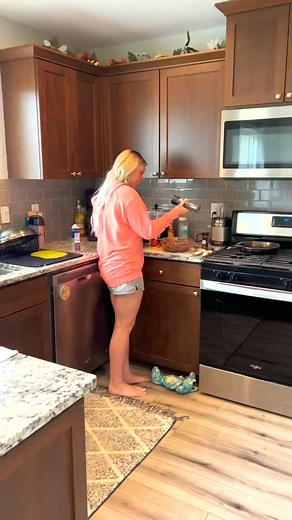 Chillin’ in the kitchen vibe 🔥🍳 Ready to cook up some magic! #KitchenVibes #HomemadeCooking | Giselle Barnes