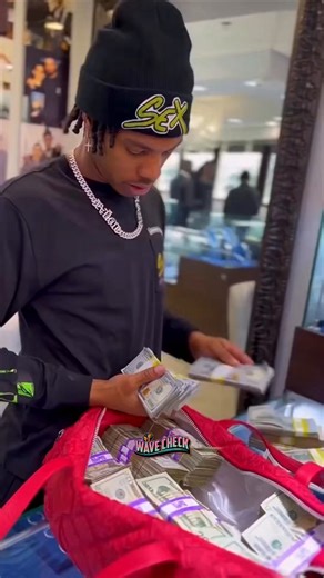 Lil Baby pulled up to Icebox with that bag 💵