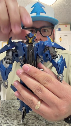 Transforming Prime Dreadwing in Gear Factory Gale