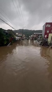 OT TODAY | 𝐅𝐥𝐨𝐨𝐝𝐢𝐧𝐠 𝐑𝐞𝐩𝐨𝐫𝐭𝐞𝐝 𝐚𝐭 𝟕𝐭𝐡 𝐒𝐭𝐫𝐞𝐞𝐭, 𝐖𝐞𝐬𝐭 𝐓𝐚𝐩𝐢𝐧𝐚𝐜 𝐀𝐦𝐢𝐝 𝐎𝐧𝐠𝐨𝐢𝐧𝐠 𝐇𝐞𝐚𝐯𝐲 𝐑𝐚𝐢𝐧𝐬 Continuous rainfall has caused flooding along 7th Street in West Tapinac. Residents report rising water levels, prompting concerns for safety in the area. The public is advised to remain cautious and avoid unnecessary travel while weather conditions remain severe. Stay safe. Stay connected with Olongapo Times for more community updates. #CrisingPH #Olongapo