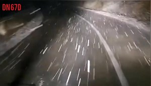 11K views · 69 reactions | Precipitații sub formă de ninsoare în zona Godeanu județul Mehedinți Pe DN 67C, zona Rânca, și DN 67D, zona Godeanu, se acționează cu utilaje cu lamă și material antiderapant pentru asigurarea condițiilor de circulație în siguranță. Vă reamintim că este obligatorie echiparea autovehiculelor cu anvelope de iarnă dacă se înregistrează ninsori. | News-Mehedinti.ro | Facebook