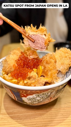 ✨FAMOUS KATSU SPOT FROM JAPAN OPENS IN LA✨ This is the best katsu I’ve had in the U.S. Kyoto Wagyu Tonkatsu Ten No Meshi, which just opened in Sawtelle, Los Angeles, is about as authentic as you can get — this is their first and only location outside of Japan. Not only do they embody the spirit of “Japanese food entertainment,” meaning lively service and tableside presentations, but they also make everything in-house by hand using only the best ingredients. While the quality of the meat in and o