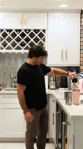 2.1K views · 22 reactions | Happy International Coffee Day! Whether you’re a total coffee connoisseur or just enjoy a classic pour, our Icon™ Mug keeps every sip hot for up to seven hours. It’s everything your go-to roast deserves, from the vacuum insulation tech to the non-slip base that keeps it steady wherever you set it down. : instagram.com/erinandsteven | Thermos | Facebook