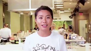 609K views · 1.1K reactions | Peeling garlic can be SUPER tedious… until now! Once you try Vivian Chan's garlic peeling hack, you’ll never go back! #VivsTips Save this recipe in your #FoodNetworkKitchen app and don't miss Vivian cooking LIVE tomorrow at 2|1c and 7|6c! https://food-network.app.link/VWBtBHEDK1 | Food Network | Facebook