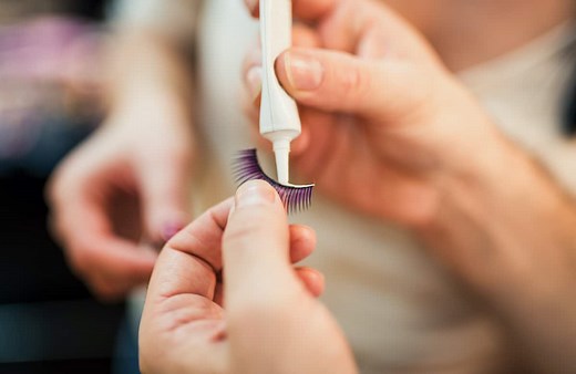 The 5 Best Alternatives To Eyelash Glue - Beautygab.com