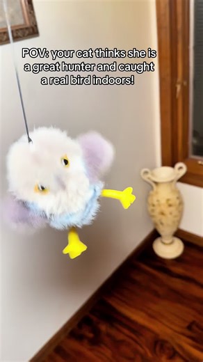 This touch-activated flapping chirping bird is rechargeable and comes with a pack of catnip, designed to keep indoor cats mentally stimulated and physically active. The realistic flapping wings and chirping sounds activate your cat’s natural hunting instincts, making it a great interactive cat toy for bored indoor cats. USB rechargeable so no batteries needed, this cat toy is perfect for cats that need enrichment, exercise, and stimulation. Ideal for solo play, interactive playtime, and reducing