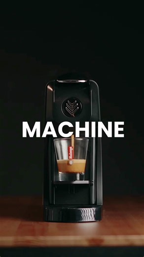Avec la machine EOH, chaque café raconte une histoire d'engagement. ☕️ Fabriquée en France avec soin, EOH c'est également une machine écoresponsable : garantie 5 ans et utilisation de dosettes en papier naturel. 🍃 | Malongo