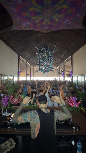 Goa, the place where it all began. The energy at the parties there is simply unreal. After the annual HillTop Goa Festival got shut down by the authorities, the promoters didn’t give up and moved to a more intimate venue. We turned lemons into lemonade. Starting, Nitin and the entire crew absolutely nailed it, big time. After that, we continued to the after party at Shiva Valley, one of the oldest and most iconic trance venues in Goa. I played there for the first time back in the 2005–2006 seaso