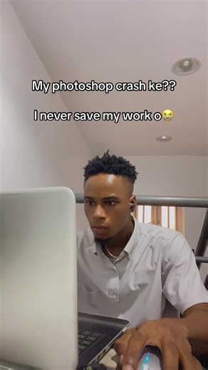 Photoshop Crash: Graphic Designer's Struggle