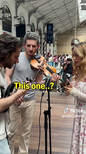 We met these twin sisters in Paris train station..😱 @Alicia und Jasmina #billieeilish #happierthanever #violin #violincover #singers #twins #publicpiano #piano #pianoengare