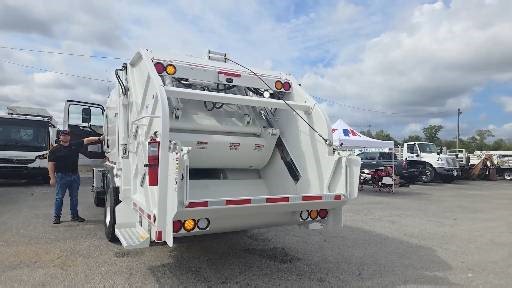 👷‍♂️ When time is money, every second counts. This rear loader packs in 26 seconds flat — while you stay in control with semi-auto precision. Live Drive PTO means you never slow down. 🎬 See it in action → Watch Episode 3 https://youtu.be/MKuYJoRUW1s?si=KjzMeOXd9PQVGuLT #FleetEfficiency #RearLoader #BuiltForOperators | Matthews Motors - Truck & Trailer
