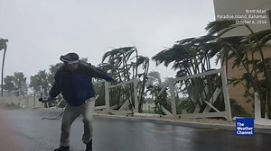 This is how strong the winds are in Paradise Island, Bahamas | The Weather Channel