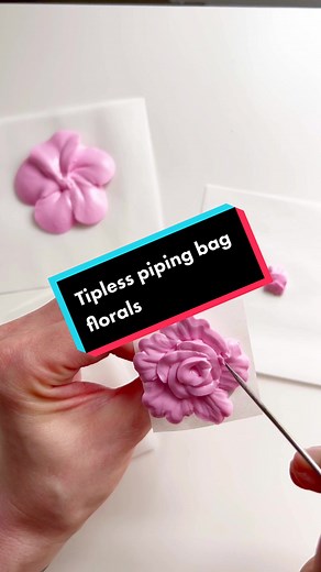 Dont have metal tips? No worries! Use a thick piping bag to make these tipless piped florals using royal icing! #SugarCookieMarketing #sugarcookies #sugarcookiesoftiktok #sugarcookiedecorating #cookietok