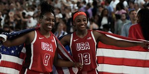 JO 2024 : revivez la finale irrespirable du tournoi olympique de basket-ball féminin, perdue d’un point par l’équipe de France face à « Team USA »