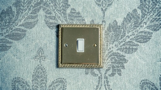 Things You Need To Know Before Using Rub 'N Buff - House Digest