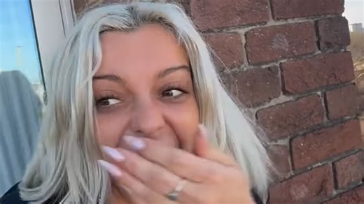 American musician gets brutal response after shouting ‘Hello London’ from balcony