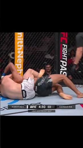 WHAT A HEAD KICK 😮 #ufcqatar