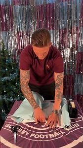Who can wrap a Christmas present the quickest? 🤔🎁 #burnleyfc #premierleague #football