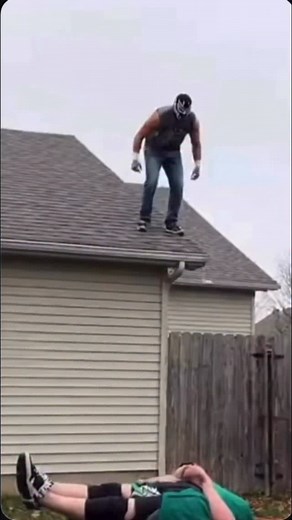 My 8 Week Bench Press Program would have PREVENTED this.. ‼️Funniest comment gets a free program of your choice.. I’ve sold over 10,000 Bench programs sold.. Making bench press great again! Sign up at Irregularstrength.com | Irregular Strength