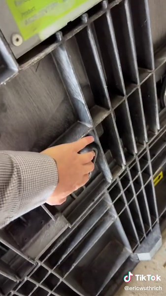 Breaking down bulk boxes can be a pain by yourself but here’s a quick how to! #fyp #farmtok #agrigold #bulkbox #agriculture #plant22