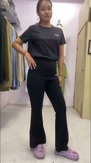 Bell bottom vere leggings with pocket 😍 #leggings #vere #yogawear #activewear