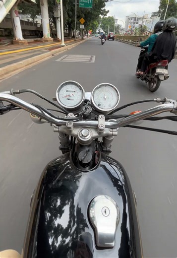 Exploring the SR400 Motorcycle Experience