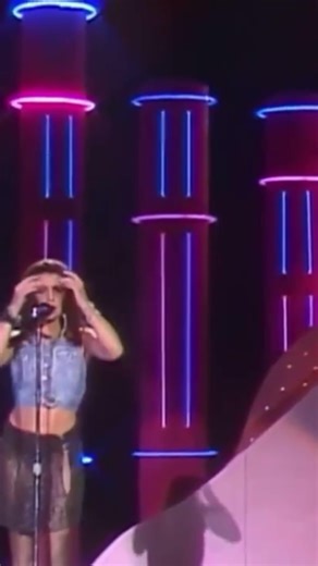 Alejandra Guzmán Live Performance: A Dynamic Stage Experience