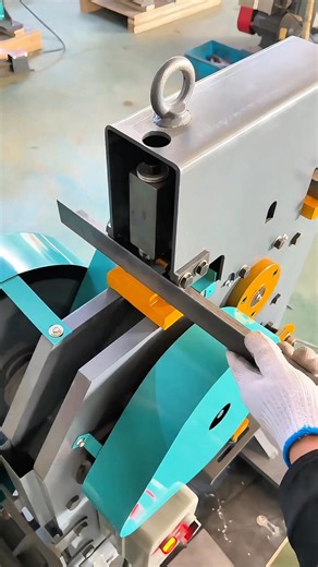 5.4K views | It can process a variety of materials, including cutting and punching, as well as cutting corners. #machinery #machine #ironwork #steelworks #shearingmachine #punchingmachine | 马卓 | Facebook