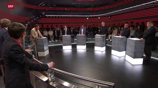 Lisa Mazzone und Alfred Gantner diskutieren über die Geschenke für den US-Präsidenten