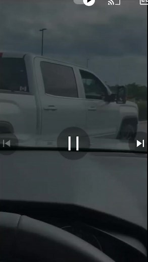 Here's the original cropped so everyone can do there thing. #guypunchingwindow #windowpunching #window #punching #roadrage